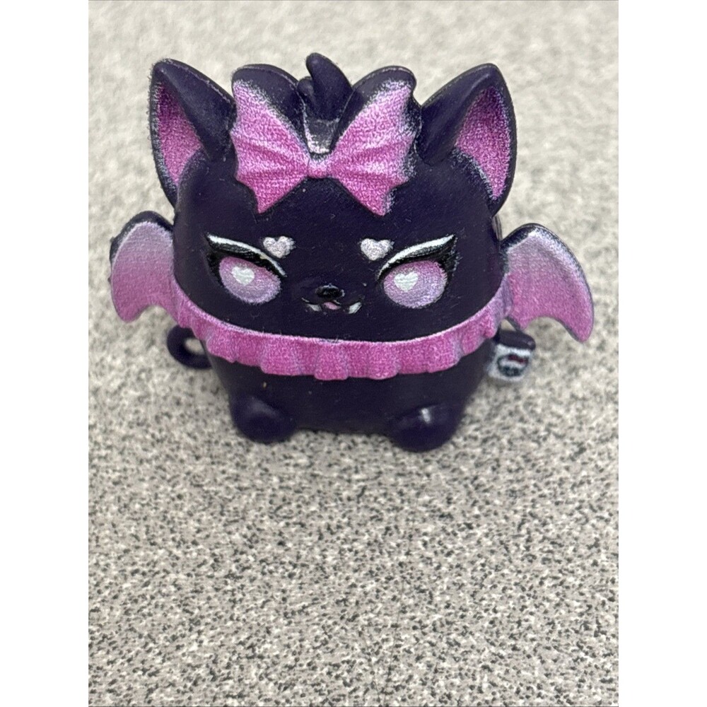 Monster High G3 Draculaura Buried Secrets Cozy Creepover Nightgown, Accessories - Picture 7 of 7